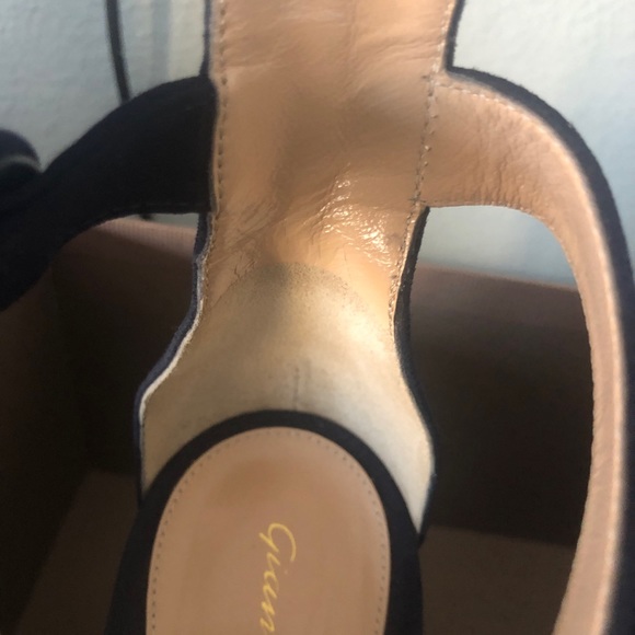 Shoes - Picture 8 of 9